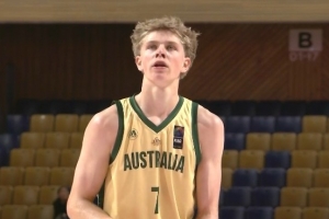 也是保罗!澳大利亚U16男篮卢克-保罗14中10狂砍26分10板9助2断 也是保罗!澳大利亚U16男篮卢克-保罗14中10狂砍26分10板9助2断