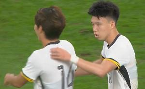 足球报:王钰栋是U22国足胜负手,跑位和传球完全超越同年龄球员 足球报:王钰栋是U22国足胜负手,跑位和传球完全超越同年龄球员