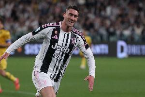 DV9明夏自由身加盟国米?罗马诺:不属实,他没和任何球队达协议 DV9明夏自由身加盟国米?罗马诺:不属实,他没和任何球队达协议