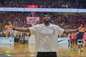 耐克晒官方集锦回顾詹姆斯中国行:谁不想在詹姆斯面前打出名堂 耐克晒官方集锦回顾詹姆斯中国行:谁不想在詹姆斯面前打出名堂