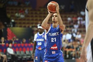 手凉!里萨谢8投仅2中拿到7分6板 三分6中1 手凉!里萨谢8投仅2中拿到7分6板 三分6中1