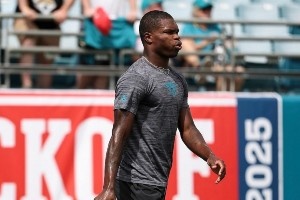 跨界联动！NFL榜眼上脚钉鞋版本的华子签名鞋AE 1