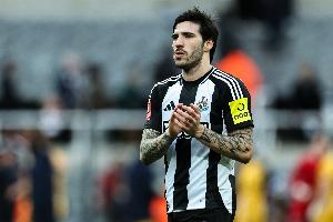 托纳利:在英超踢球对我很有帮助,加图索唤醒了我们的斗志与热情 托纳利:在英超踢球对我很有帮助,加图索唤醒了我们的斗志与热情