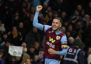 记者:前伯恩利队长布朗希尔自由身加盟利雅得青年人,签约2年 记者:前伯恩利队长布朗希尔自由身加盟利雅得青年人,签约2年