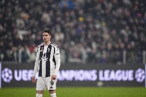 意媒:米兰有意明夏免签弗拉霍维奇,但最多开600万欧年薪+奖金 意媒:米兰有意明夏免签弗拉霍维奇,但最多开600万欧年薪+奖金