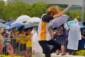 马健:詹姆斯中国行混入库里球迷 双方网上激烈对立&线下一团和气 马健:詹姆斯中国行混入库里球迷 双方网上激烈对立&线下一团和气