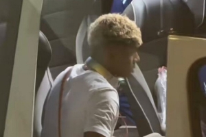 记者:西足协就亚马尔丢失护照与当局沟通,球员已回到巴塞罗那 记者:西足协就亚马尔丢失护照与当局沟通,球员已回到巴塞罗那