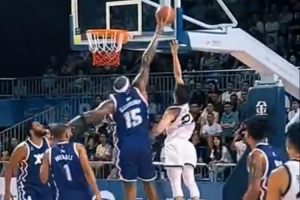 遮天蔽日!考辛斯社媒晒中国行集锦:追身大帽送给徐杰 遮天蔽日!考辛斯社媒晒中国行集锦:追身大帽送给徐杰