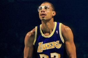 霍华德:贾巴尔是我心中的GOAT 你拥有两段名人堂生涯历史唯一 霍华德:贾巴尔是我心中的GOAT 你拥有两段名人堂生涯历史唯一