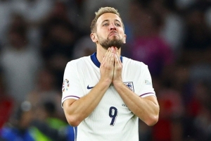 记者:英格兰靠凯恩什么都没赢,英国有6800万人为何非得选他? 记者:英格兰靠凯恩什么都没赢,英国有6800万人为何非得选他?