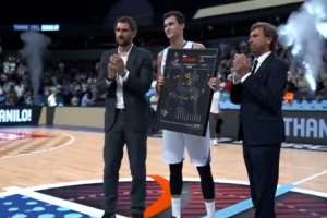 加里纳利打完意大利国家队生涯最后一战 赛后获得表彰 加里纳利打完意大利国家队生涯最后一战 赛后获得表彰