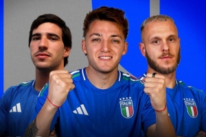 将战以色列,意大利世预赛海报:雷特吉、托纳利、迪马尔科出镜 将战以色列,意大利世预赛海报:雷特吉、托纳利、迪马尔科出镜