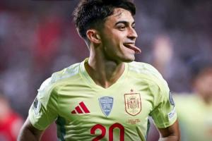 顶级!佩德里第1球轻松写意晃开1人+兜射,第2球细致观察冲刺插上 顶级!佩德里第1球轻松写意晃开1人+兜射,第2球细致观察冲刺插上