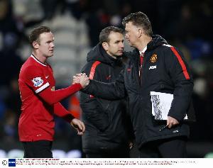 老头挺幽默😯鲁尼:范加尔第一次见我妻子科琳就说我基因很强 老头挺幽默😯鲁尼:范加尔第一次见我妻子科琳就说我基因很强