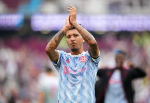 曼联队长B费生日,外租至维拉的桑乔送上祝福:生日快乐,兄弟 曼联队长B费生日,外租至维拉的桑乔送上祝福:生日快乐,兄弟