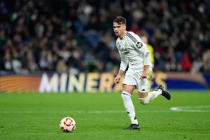 每体:劳尔-阿森西奥滑落为皇马第四中卫,必须重获阿隆索的信任 每体:劳尔-阿森西奥滑落为皇马第四中卫,必须重获阿隆索的信任