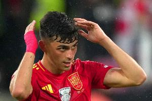 德拉富恩特:佩德里在他所踢的位置上,毫无疑问是世界最佳球员 德拉富恩特:佩德里在他所踢的位置上,毫无疑问是世界最佳球员