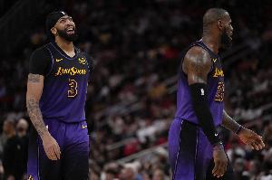 詹姆斯INS晒名人堂夹克 浓眉现身评论区:精英! 詹姆斯INS晒名人堂夹克 浓眉现身评论区:精英!