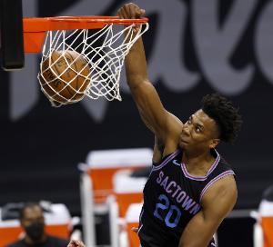 媒体人:怀特塞德昨晚抵达日本 会代表上海男篮出战两场热身赛 媒体人:怀特塞德昨晚抵达日本 会代表上海男篮出战两场热身赛