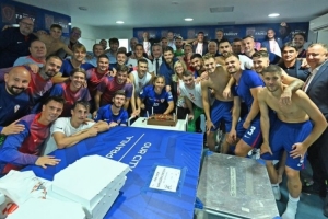 传奇!克罗地亚全队为莫德里奇庆祝40岁生日 传奇!克罗地亚全队为莫德里奇庆祝40岁生日