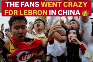 外媒晒照回顾詹姆斯中国行:中国球迷为勒布朗而疯狂 外媒晒照回顾詹姆斯中国行:中国球迷为勒布朗而疯狂