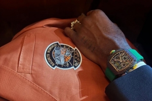 率先体验!詹姆斯晒名人堂夹克:我们进名人堂了! 率先体验!詹姆斯晒名人堂夹克:我们进名人堂了!