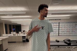 上万的病号服?文班更新休赛期动态 连病号服都是LV的 上万的病号服?文班更新休赛期动态 连病号服都是LV的