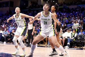 李月汝谈佩奇:看起来酷酷的 实际上像个小孩一样爱开玩笑 李月汝谈佩奇:看起来酷酷的 实际上像个小孩一样爱开玩笑