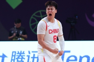 赵睿:打球肯定是要有脾气的 但是国家队队友会提醒我稳住情绪 赵睿:打球肯定是要有脾气的 但是国家队队友会提醒我稳住情绪