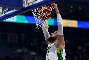 攻防一把抓!瓦兰半场8中6独得15分7板 罚球3中3 攻防一把抓!瓦兰半场8中6独得15分7板 罚球3中3