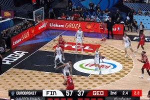 回应球！萨纳赛半场结束前命中压哨三分&首节芬兰命中压哨三分