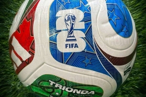 美加墨世界杯用球谍照:白色主色调+红蓝绿点缀,灵感美加墨国旗 美加墨世界杯用球谍照:白色主色调+红蓝绿点缀,灵感美加墨国旗