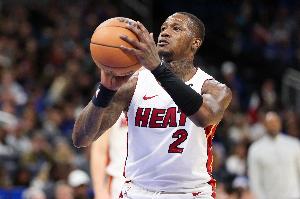 美记:热火已经探索了各种方案 想送走罗齐尔并引进一名内线球员 美记:热火已经探索了各种方案 想送走罗齐尔并引进一名内线球员