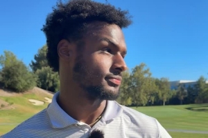 子强于父?布朗尼已开始打高尔夫四个月 完成流畅挥杆动作 子强于父?布朗尼已开始打高尔夫四个月 完成流畅挥杆动作