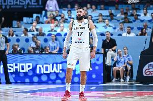 依然是国家队大腿!瓦兰丘纳斯场均19.4分钟 砍下15.7分6.7板 依然是国家队大腿!瓦兰丘纳斯场均19.4分钟 砍下15.7分6.7板