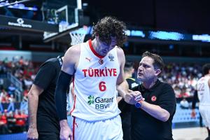 奥斯曼:我们打出了高水平篮球 受伤后本想继续打但球队不想冒险 奥斯曼:我们打出了高水平篮球 受伤后本想继续打但球队不想冒险