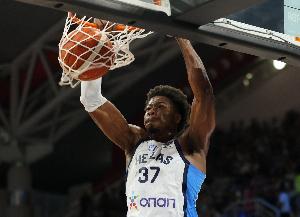 正负值+19冠绝全场!字母弟2中2贡献4分3板2助1断4帽 正负值+19冠绝全场!字母弟2中2贡献4分3板2助1断4帽