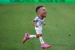 水平如何?姆巴佩社媒晒篮球单打成功视频+大头小人PS图片 水平如何?姆巴佩社媒晒篮球单打成功视频+大头小人PS图片