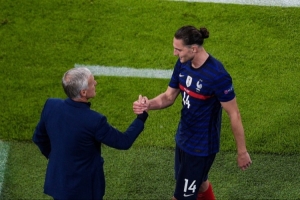 记者:当地时间明日中午12:00,拉比奥特将在AC米兰正式亮相 记者:当地时间明日中午12:00,拉比奥特将在AC米兰正式亮相