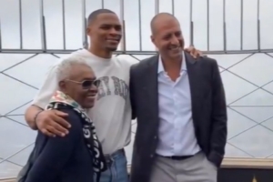 时尚潮男!威少出席纽约时装周 点亮帝国大厦灯光为活动助力 时尚潮男!威少出席纽约时装周 点亮帝国大厦灯光为活动助力