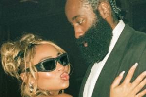 女友晒自拍🤳哈登评论:你是我遇到过的最让我欲罢不能的小野猫 女友晒自拍🤳哈登评论:你是我遇到过的最让我欲罢不能的小野猫