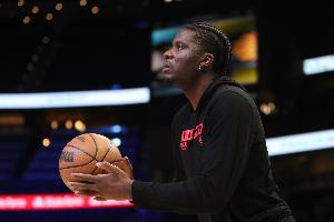 斯通:我觉得卡佩拉想念休斯敦 他希望加入真正有机会争冠的球队 斯通:我觉得卡佩拉想念休斯敦 他希望加入真正有机会争冠的球队