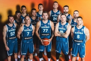 止步八强!东契奇社媒晒全队合影:尽力了!为你们感到骄傲❤️ 止步八强!东契奇社媒晒全队合影:尽力了!为你们感到骄傲❤️