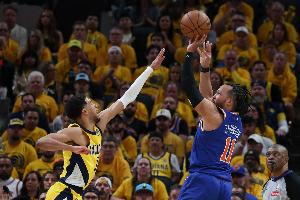 库班:刚进联盟时布伦森进攻手段单一 现在中距离准得像印钞机 库班:刚进联盟时布伦森进攻手段单一 现在中距离准得像印钞机