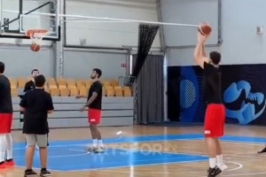 申京训练中连续命中14记三分 欧锦赛至今三分命中率37.5% 申京训练中连续命中14记三分 欧锦赛至今三分命中率37.5%