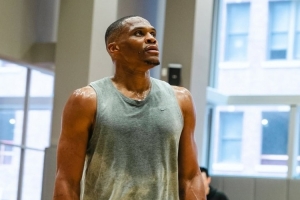 为下一站做准备!威少更新社媒 转发一组今日的训练照 为下一站做准备!威少更新社媒 转发一组今日的训练照