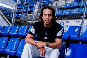 汉堡队长波尔森:一直期待与拜仁的比赛,他们是夺冠热门 汉堡队长波尔森:一直期待与拜仁的比赛,他们是夺冠热门