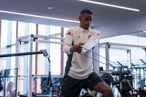 利物浦官方晒照,伊萨克完成在俱乐部的首次训练 利物浦官方晒照,伊萨克完成在俱乐部的首次训练