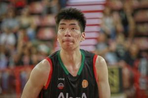 在西乙的第二场季前赛!余嘉豪砍下17分 球队加时惜败对手1分 在西乙的第二场季前赛!余嘉豪砍下17分 球队加时惜败对手1分