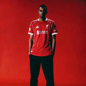 回声报:弗林蓬恢复训练伊萨克首次参加合练,巴伊切蒂奇草地训练 回声报:弗林蓬恢复训练伊萨克首次参加合练,巴伊切蒂奇草地训练